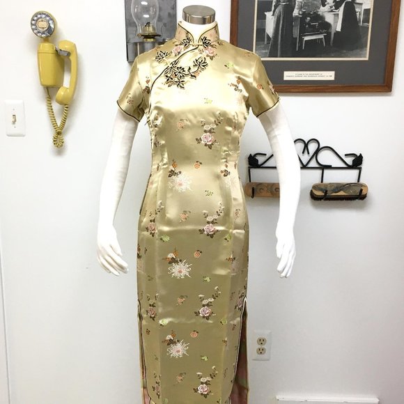 1980's Women's Cheongsam by "Solz Squirrel" - Picture 1 of 11